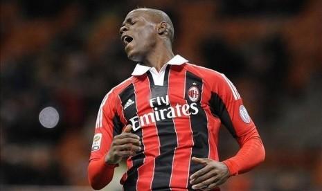 Balotelli Dihukum karena Provokasi Fans Cagliari | www.iannews.id